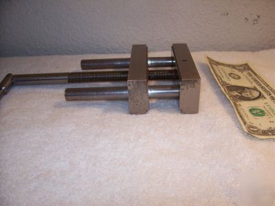 Toolmaker's vise with step jaws, machinist tool