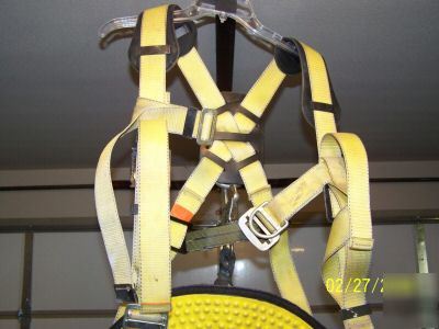 Used reliance harness lanyard big xxxl 440 lbs belt pad