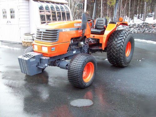 Nice kubota M4700 48 hp. diesel 4X4 tractor turf tires