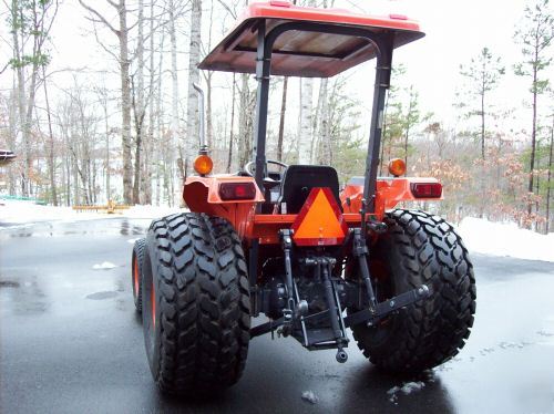 Nice kubota M4700 48 hp. diesel 4X4 tractor turf tires