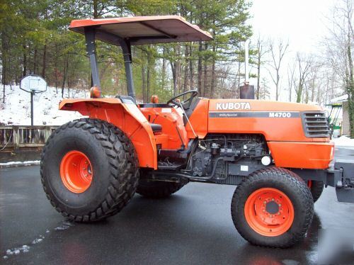 Nice kubota M4700 48 hp. diesel 4X4 tractor turf tires