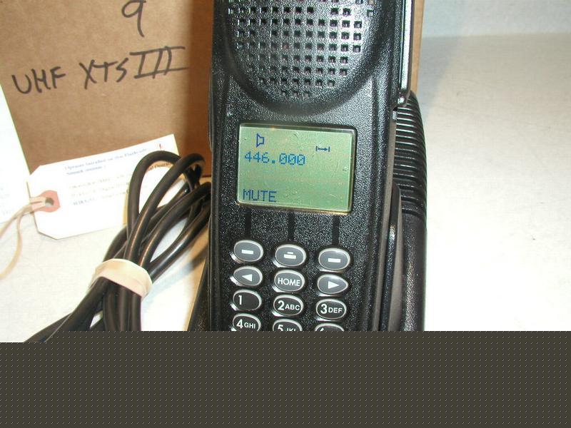 Motorola XTS3000 iii 403-470MHZ astro xts 3000 +charger