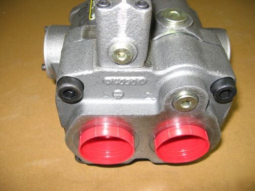 New parker variable volume piston pump PVP2330RM21 