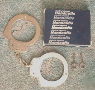 New smith & wesson model 1 large size handcuffs nickel 