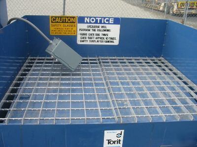 Donaldson torit down draft shaker table