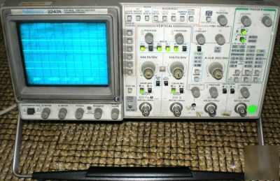 Tektronix 2247A 100MHZ 4 chn counter timer oscilloscope
