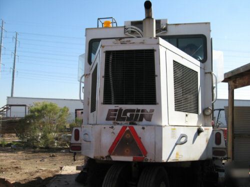 1994 elgin pelican sweeper, 10' path, 3 broom, 3.5CU.yd