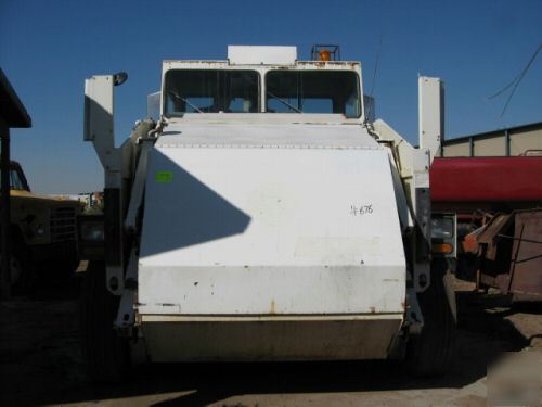 1994 elgin pelican sweeper, 10' path, 3 broom, 3.5CU.yd