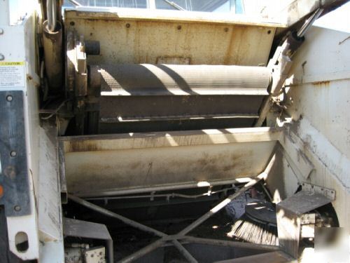 1994 elgin pelican sweeper, 10' path, 3 broom, 3.5CU.yd