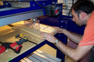 Cnc router cuts this circle in wood or plastic