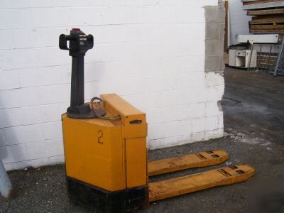 Yale electric pallet jack 24V watch it work on video 