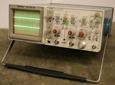 Tektronix 2235 100MHZ oscilloscope w/ probe near mint