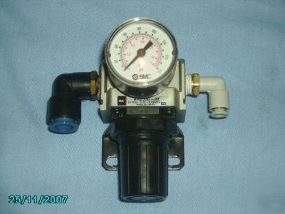 Smc pneumatic regulator AR2500-02 160PSI 