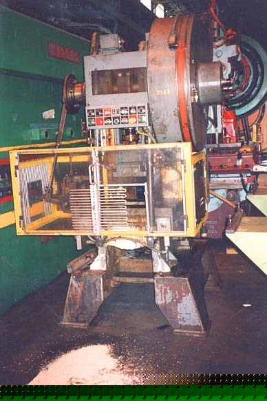 45TN gap-frame press, perkins 550B, 45 ton ai