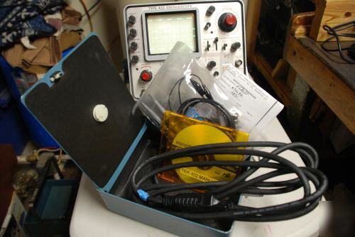 Tektronix 422 oscilloscope w/manual, pwr cord & probes