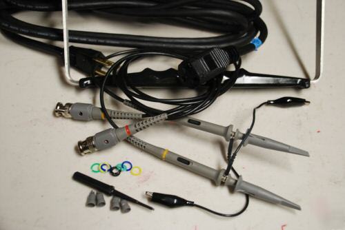 Tektronix 422 oscilloscope w/manual, pwr cord & probes