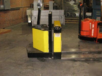 Excellent condition crown electric pallet jack 4000 lb