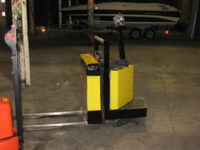 Excellent condition crown electric pallet jack 4000 lb