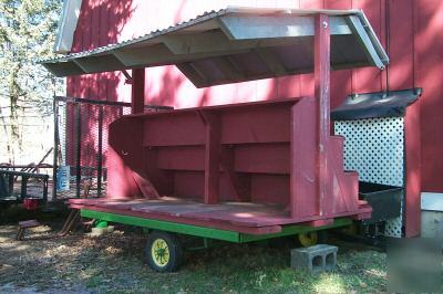 Farm stand / vegetable wagon