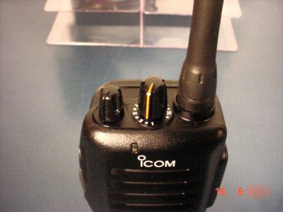 Icom vhf, 5 watt 16 ch. portable radio pkg...nice