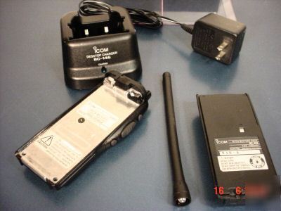 Icom vhf, 5 watt 16 ch. portable radio pkg...nice